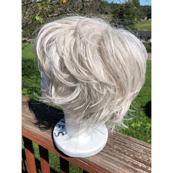 Wig Womens Short Layered Silver Grey Blonde Wig Wispy Gray Shag - Picture 6 of 11